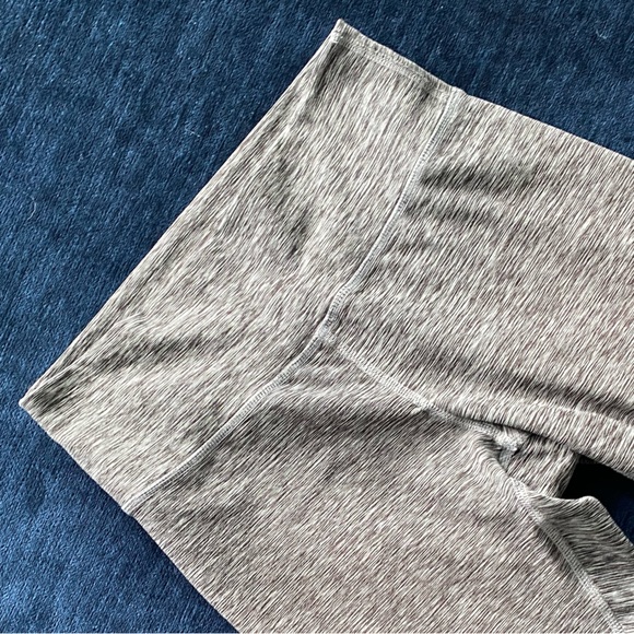 Style Reform Women’s Gray Skinny Leggings Size Medium Exhale Graphic Back Leg - Picture 6 of 8